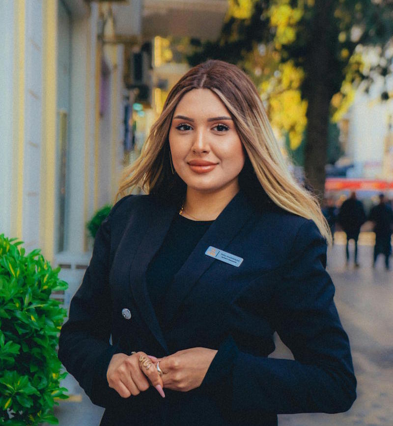 Lisa, Loan Officer